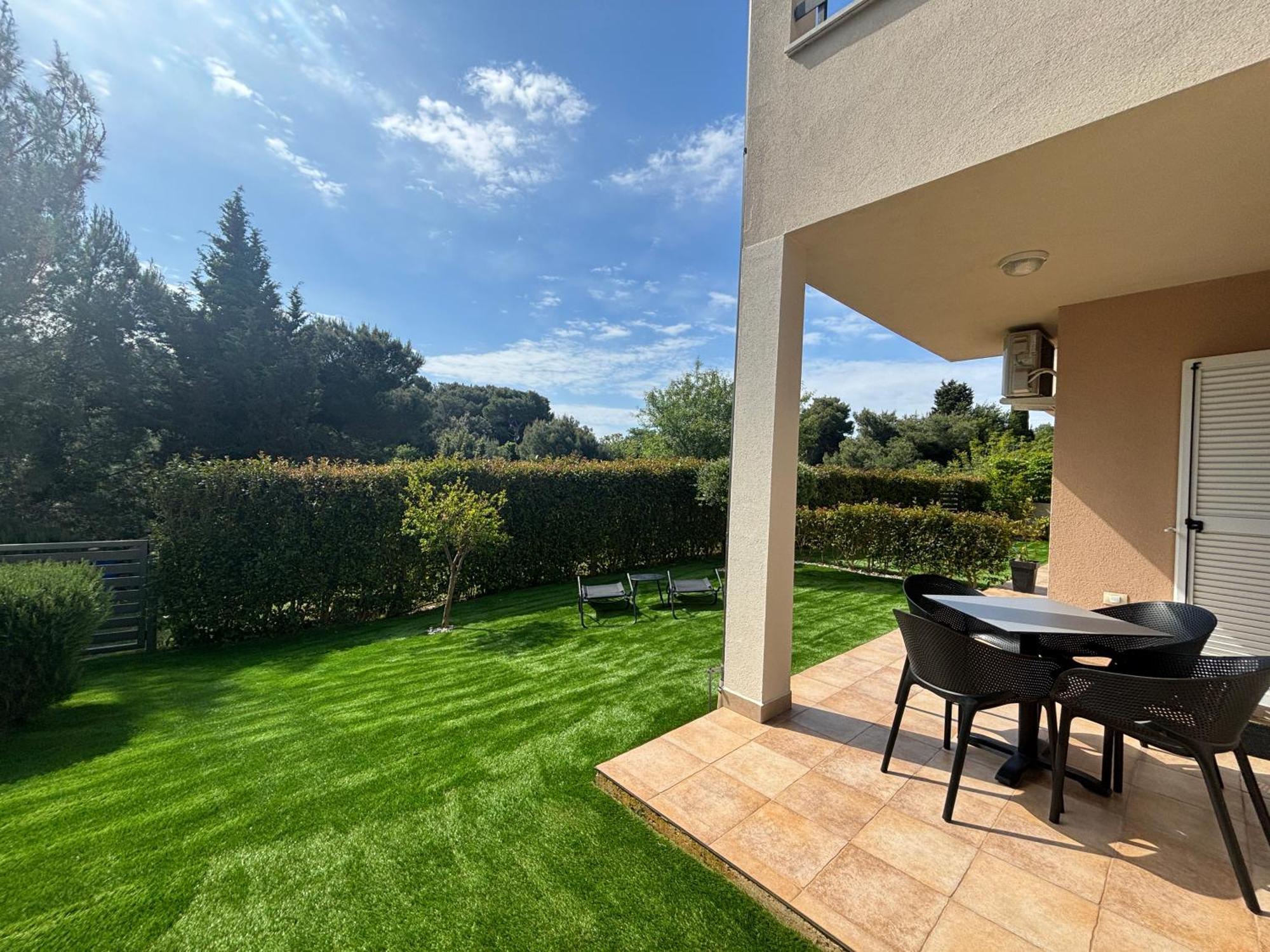Apartment Punta Premantura E With Garden Exterior foto